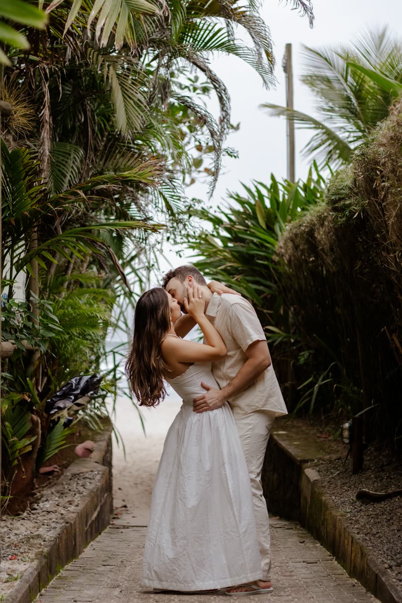 Beatriz and Brenden kissing under the palms